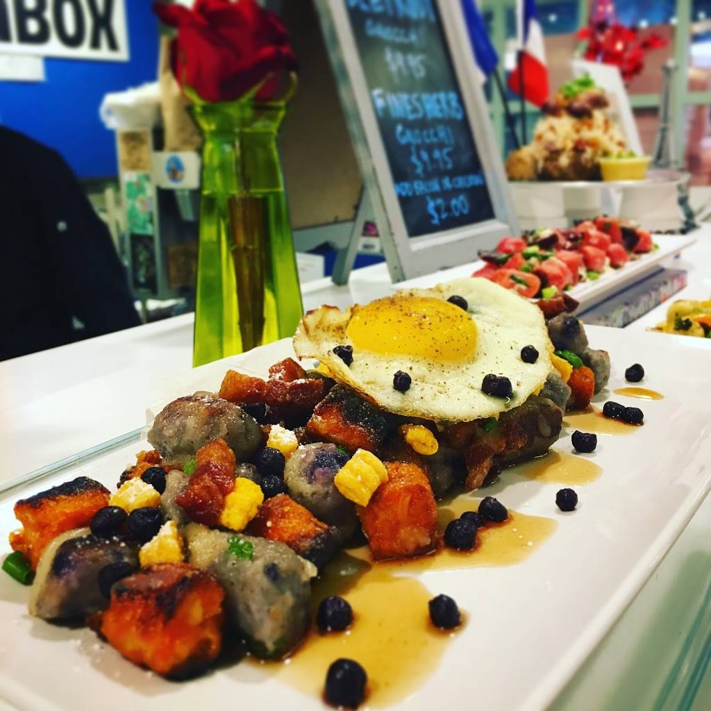 The French Lunchbox @ Chicago French Market | restaurant | 131 N Clinton St, Chicago, IL 60661, USA | 7086288722 OR +1 708-628-8722