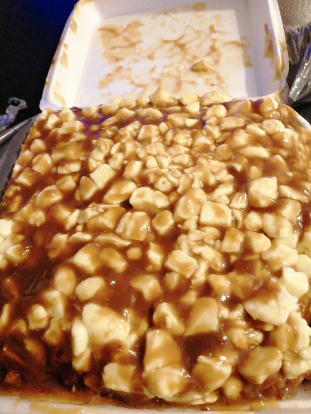 Chez Bob Pataterie | restaurant | 1180 Rue Saint-Louis, Gatineau, QC J8T 2L8, Canada | 8195610886 OR +1 819-561-0886