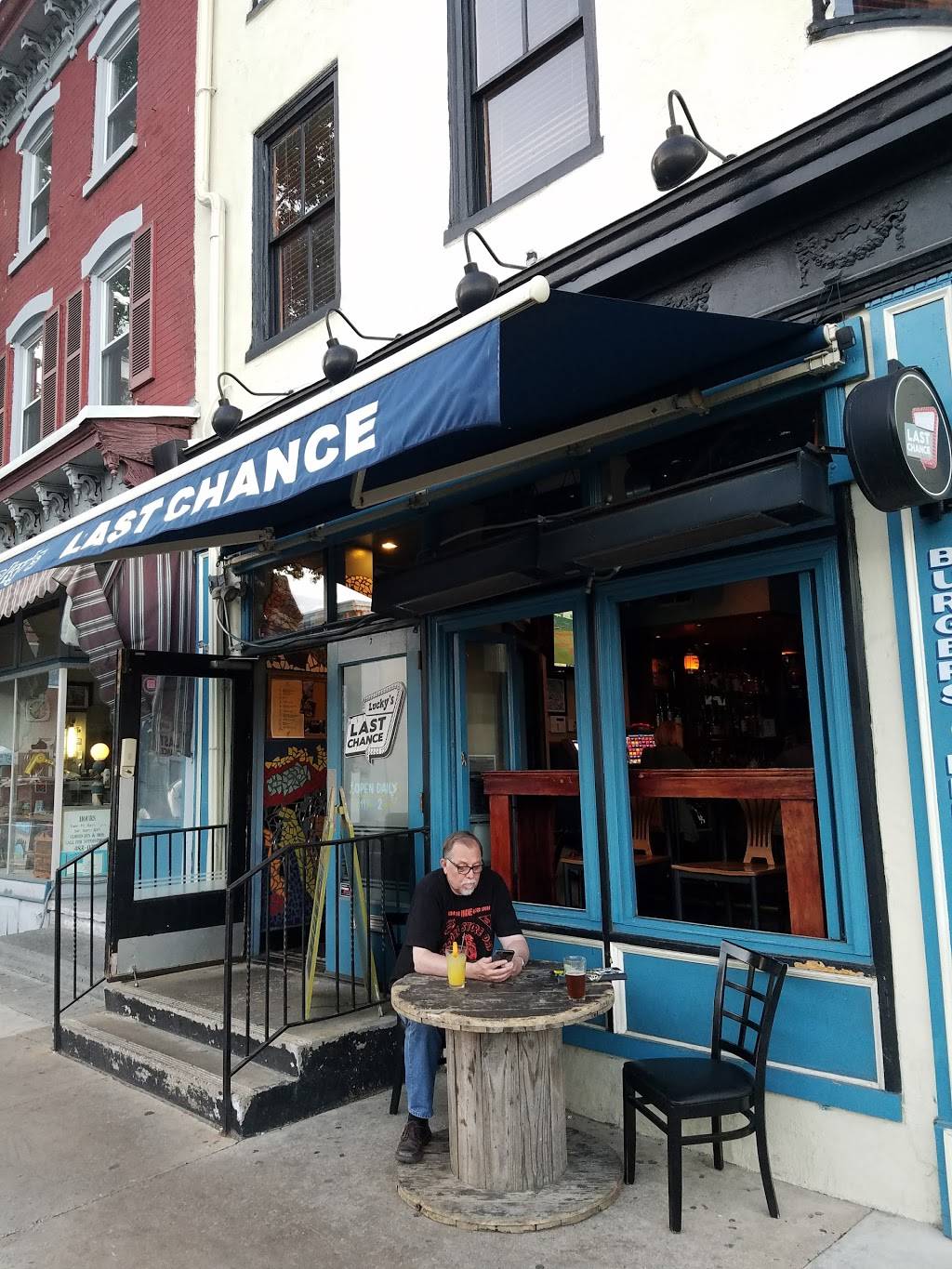 Luckys Last Chance | restaurant | 4421 Main St, Philadelphia, PA 19127, USA | 2155096005 OR +1 215-509-6005