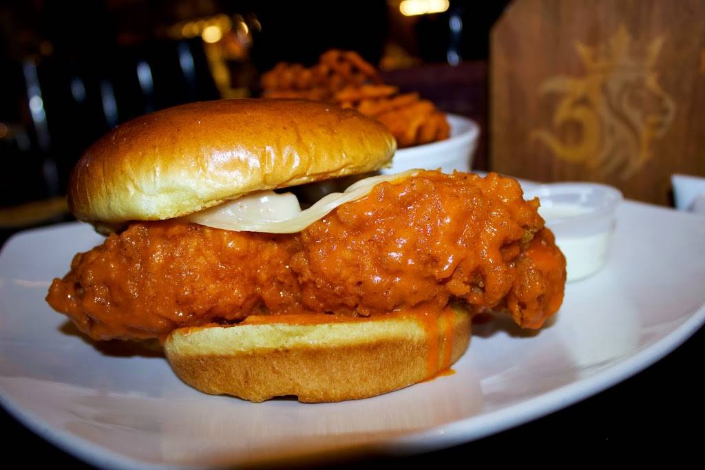 Three Kings Public House | restaurant | 40 Ronnies Plaza, St. Louis, MO 63126, USA | 3142933614 OR +1 314-293-3614