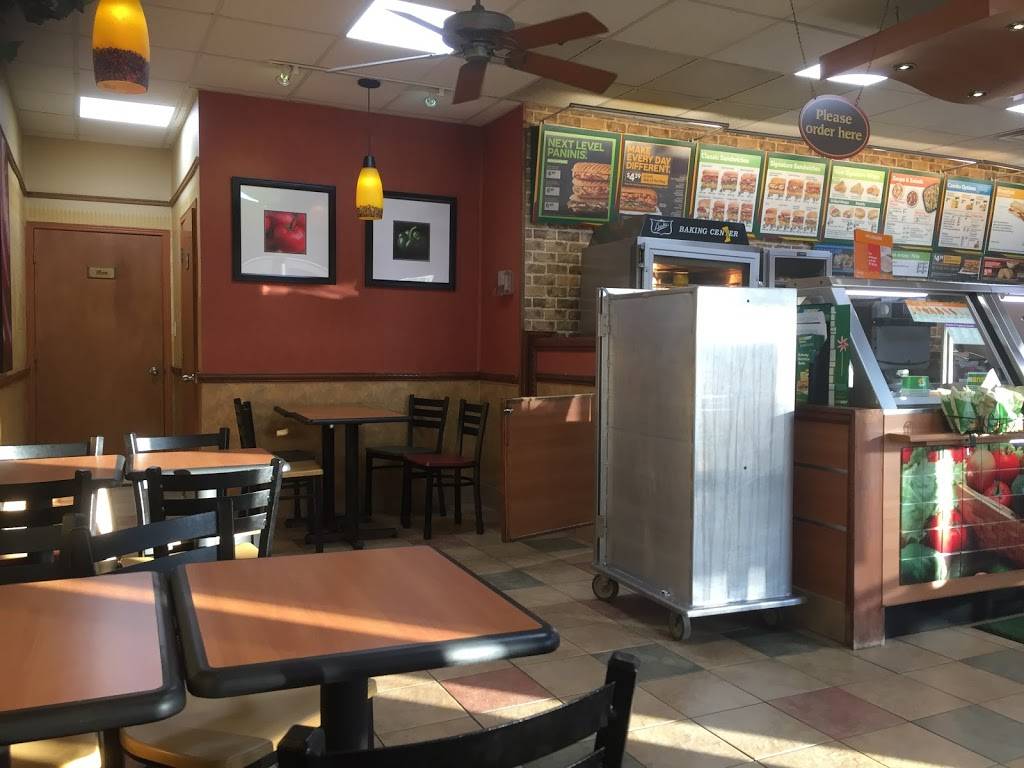 Subway | restaurant | Selwyn, ON K0L 2H0, Canada | 7056521209 OR +1 705-652-1209