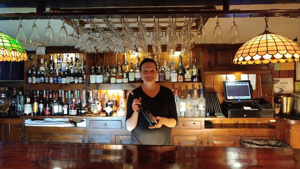 The Sun Tavern | restaurant | 500 Congress St, Duxbury, MA 02332, USA | 7818371027 OR +1 781-837-1027