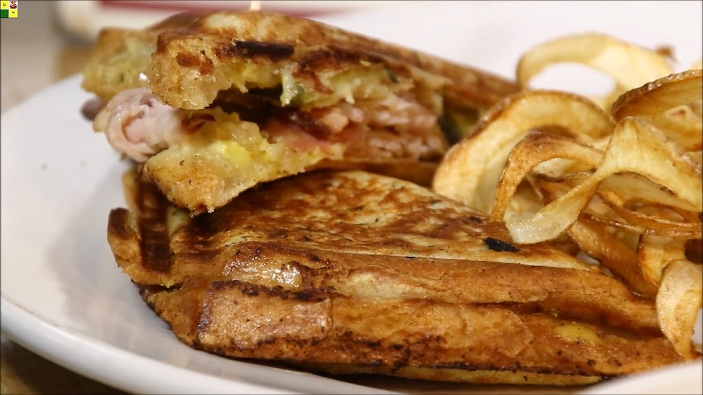 Buzzeez | restaurant | 2400 First St Suite 101, Fort Myers, FL 33901, USA | 2392458068 OR +1 239-245-8068