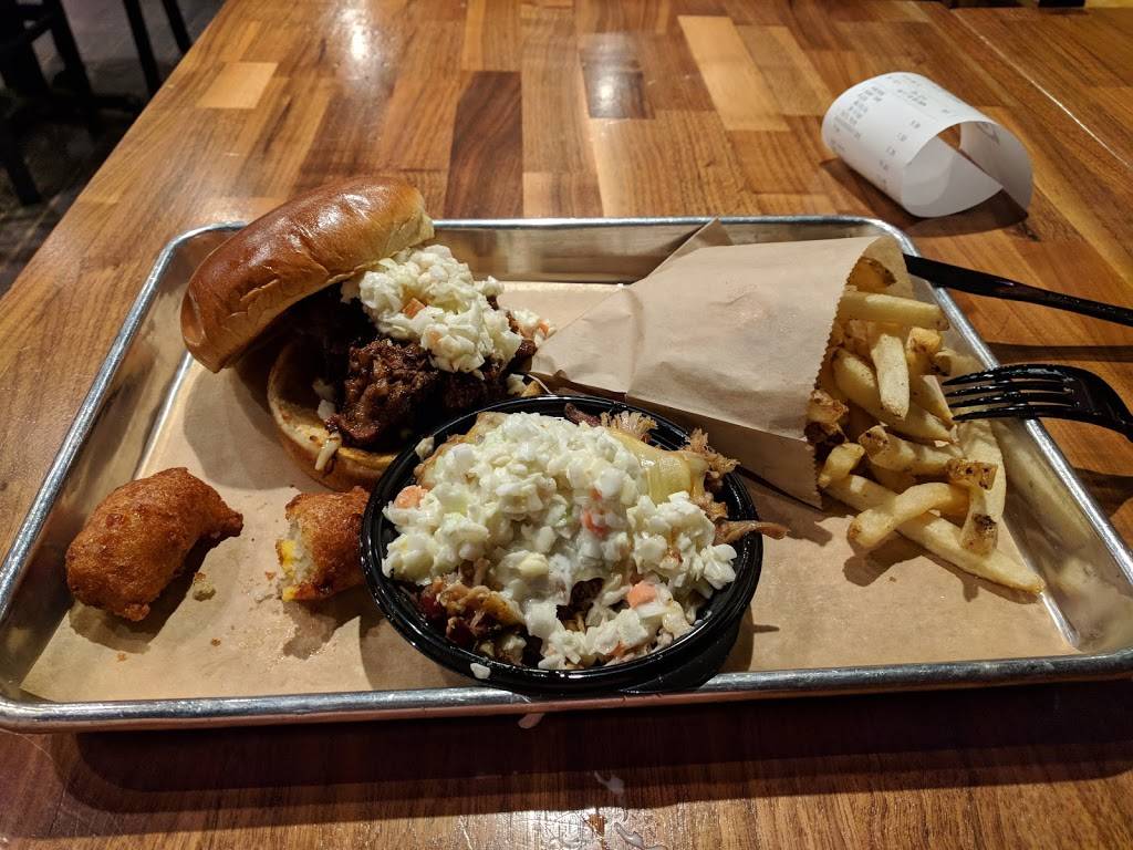 Q-BBQ | restaurant | 103 S Main St, Naperville, IL 60540, USA | 6306376400 OR +1 630-637-6400