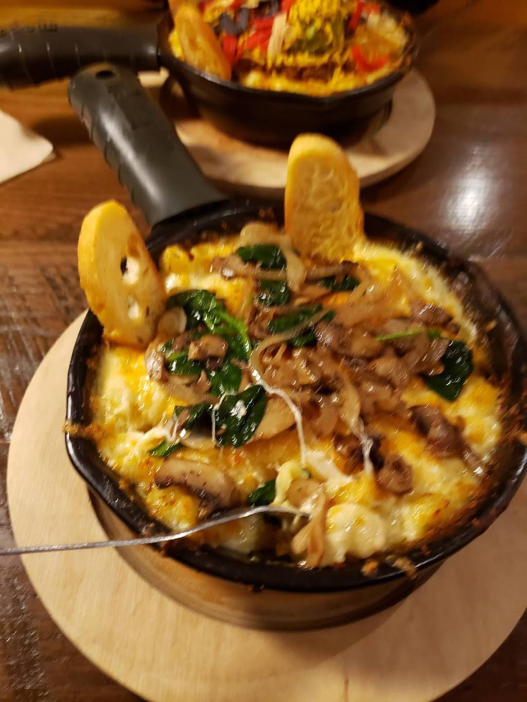 MACS (Macaroni And Cheese Shop) Green Bay | restaurant | 2654 S Oneida St Suite 101, Green Bay, WI 54304, USA | 9204999028 OR +1 920-499-9028