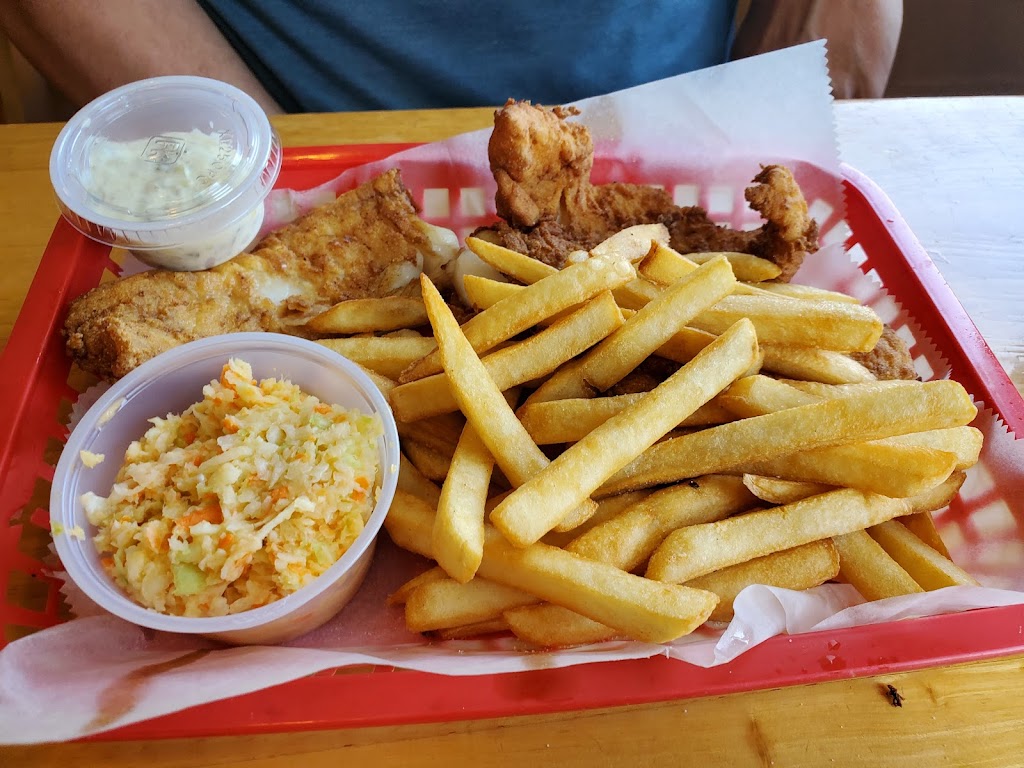 Fisherman’s Wharf Restaurant | restaurant | 69 Johnson St, Lubec, ME 04652, USA | 2077334400 OR +1 207-733-4400