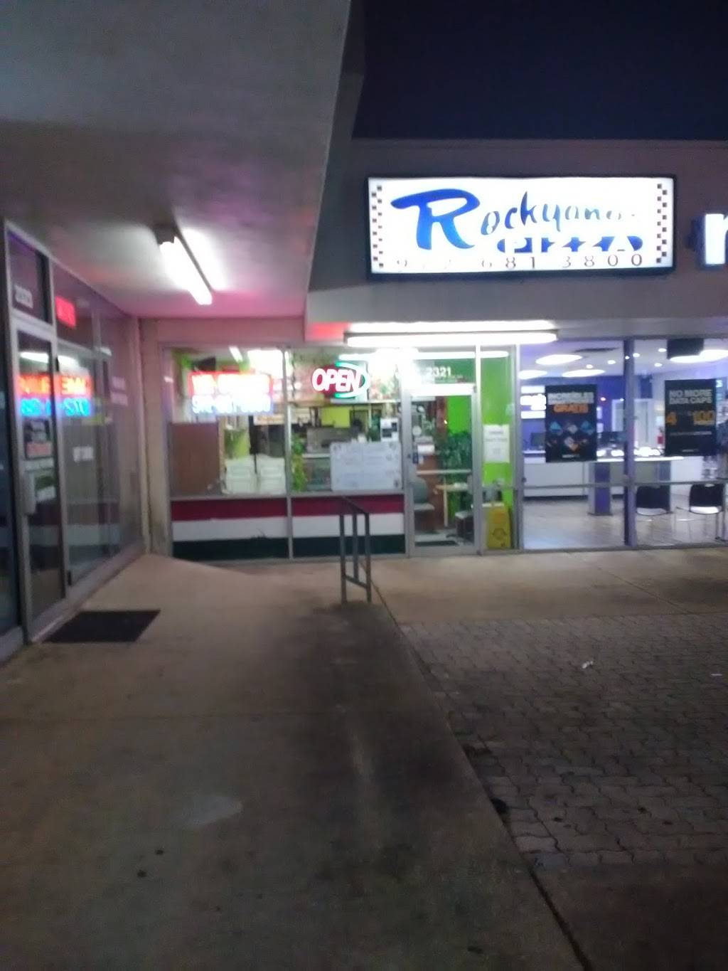 Rockyanos Pizza | restaurant | 2321 Oates Dr, Mesquite, TX 75150, USA | 9726813800 OR +1 972-681-3800