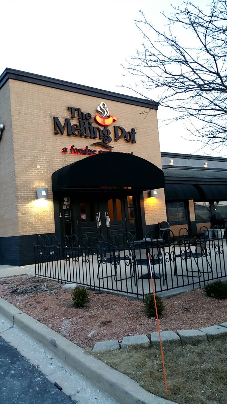 The Melting Pot | restaurant | 19850 W Bluemound Rd, Brookfield, WI 53045, USA | 2627826358 OR +1 262-782-6358