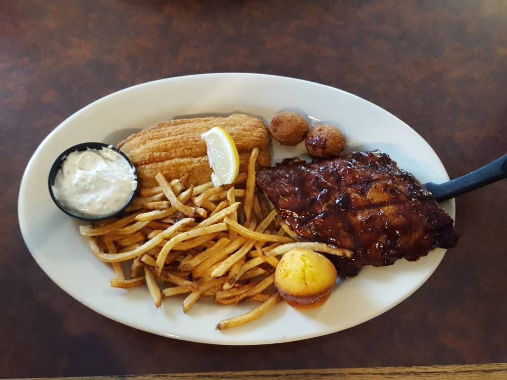 Red Hot & Blue Fairfax | restaurant | 4104, 4150 Chain Bridge Rd, Fairfax, VA 22030, USA | 7032186989 OR +1 703-218-6989