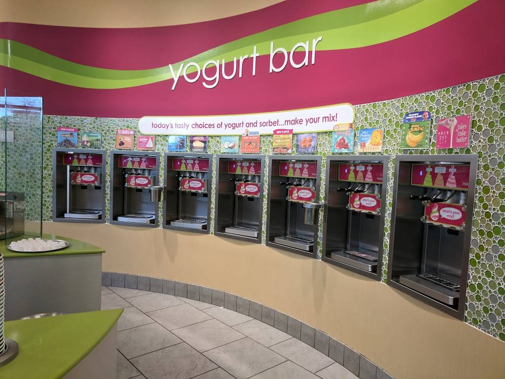 Menchies Frozen Yogurt | bakery | 4100 N Alafaya Trail Ste 109, Orlando, FL 32826, USA | 4076584817 OR +1 407-658-4817