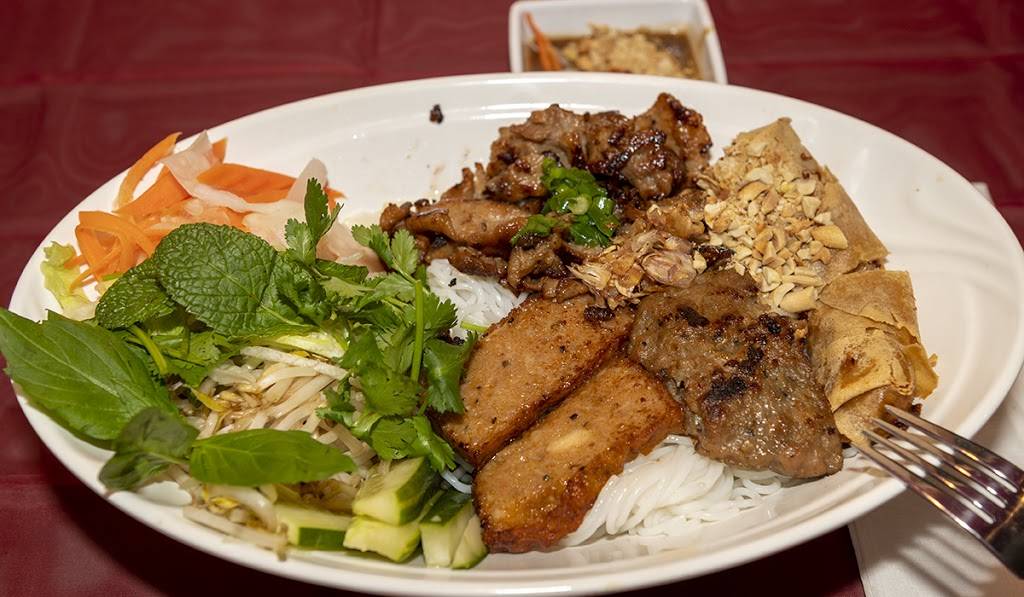 Taste of Vietnam | restaurant | 2755 University Dr, Auburn Hills, MI 48326, USA | 2484996236 OR +1 248-499-6236