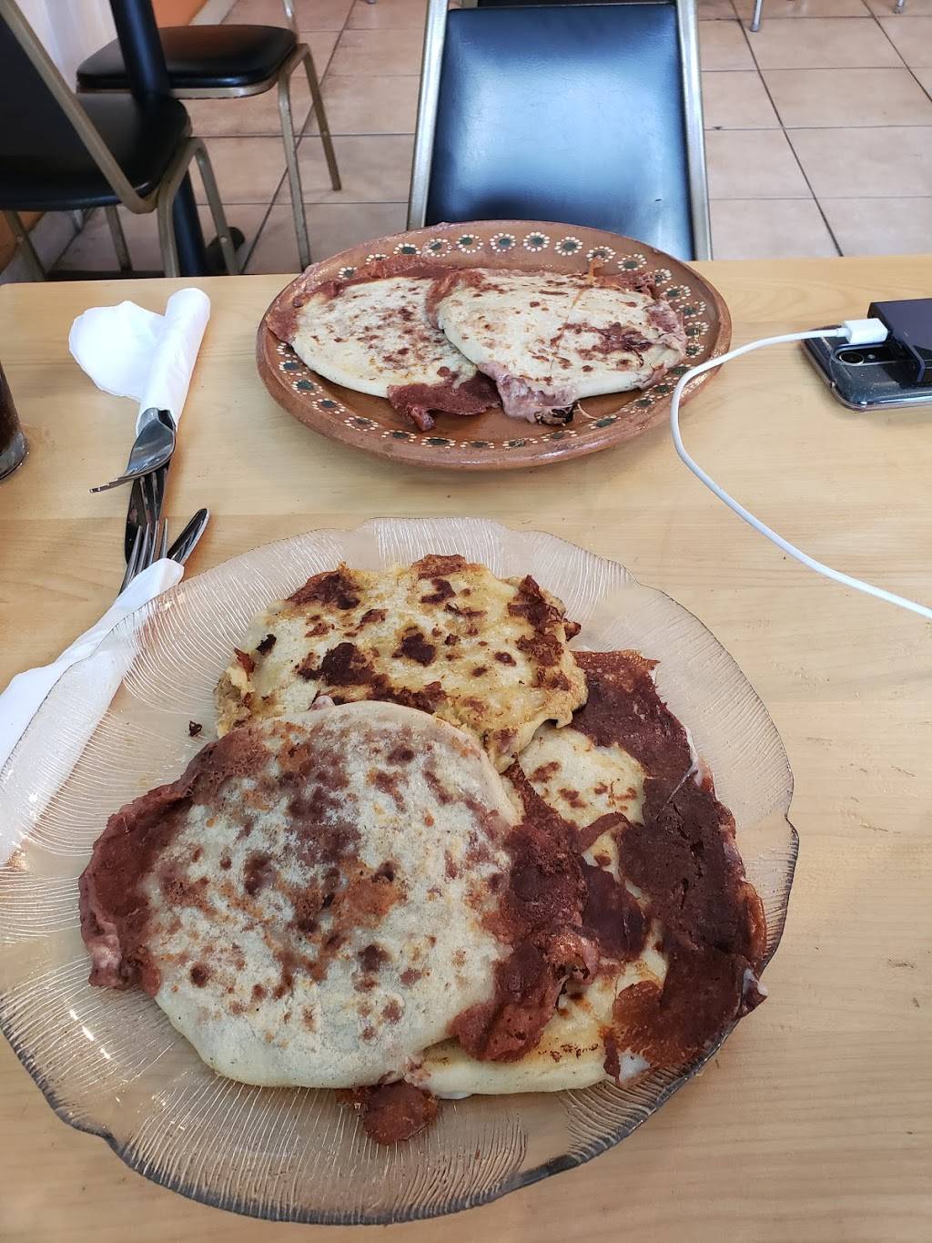 Restaurante Y Pupuseria Las Flores | restaurant | 913 Lake Ave #3708, Lake Worth, FL 33460, USA | 5613603791 OR +1 561-360-3791