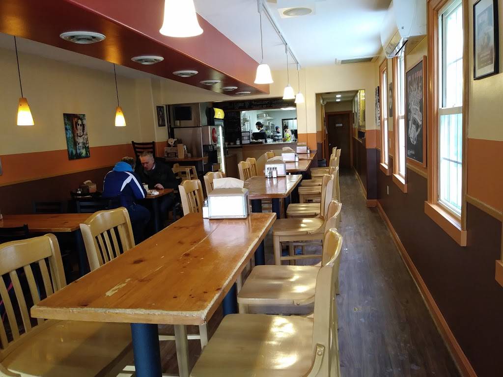 Harvest Moon Deli | meal takeaway | 18 Mill St, Orono, ME 04473, USA | 2078663354 OR +1 207-866-3354