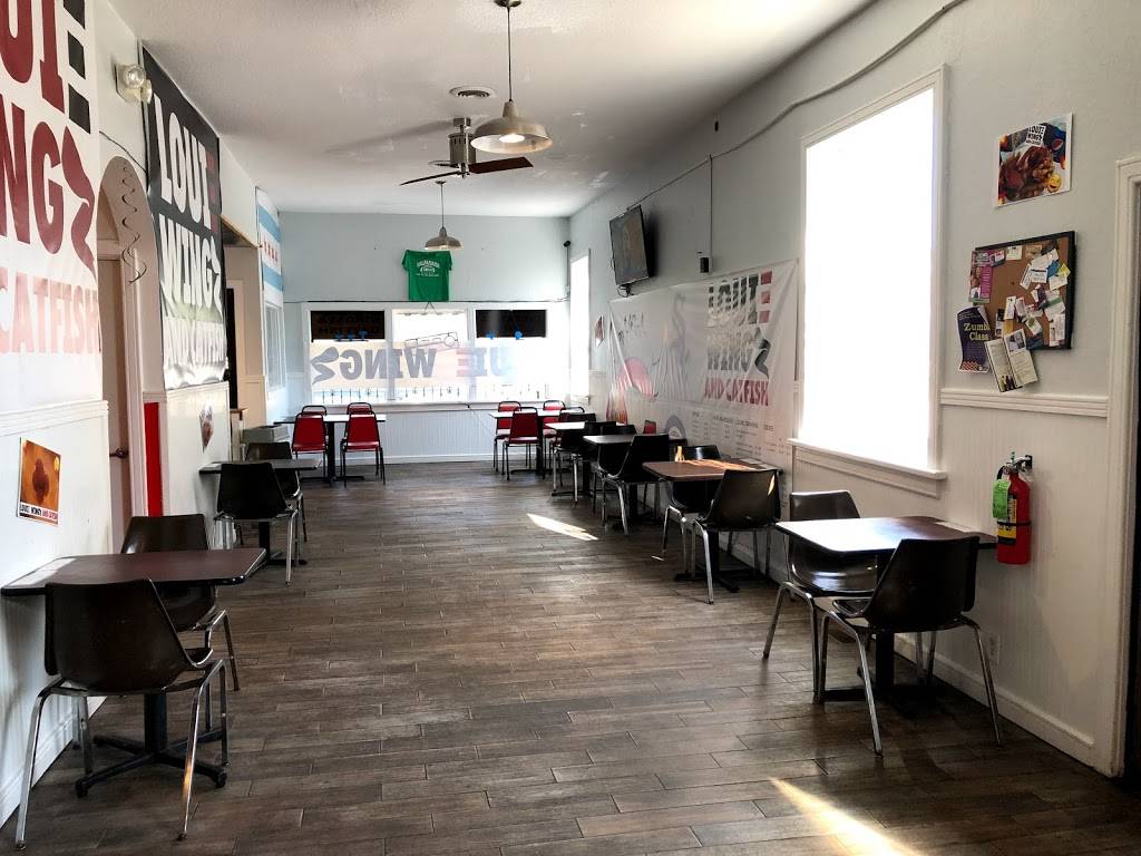Louie Wingz and Catfish | restaurant | 454 S Greenwich St, Valparaiso, IN 46383, USA | 2195105426 OR +1 219-510-5426