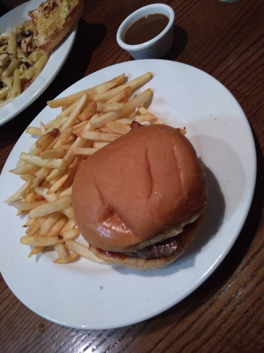 Mama Rosa | meal delivery | 589 N Service Rd, Mississauga, ON L5A 1B2, Canada | 9052720194 OR +1 905-272-0194