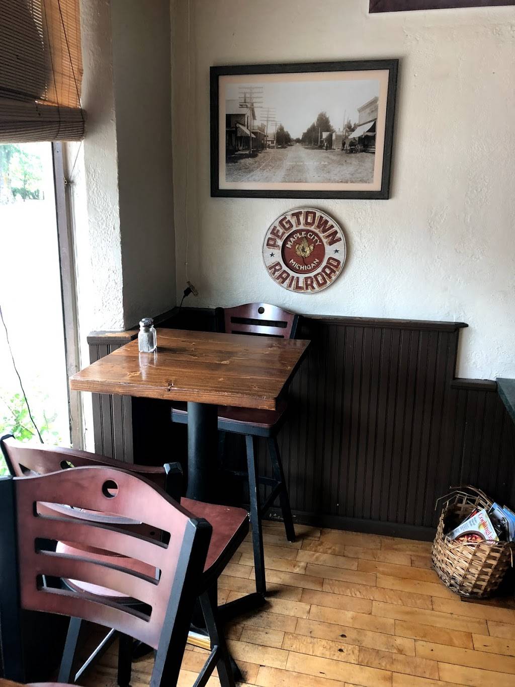Pegtown Station | restaurant | 8654 S Maple City Rd, Maple City, MI 49664, USA | 2312286692 OR +1 231-228-6692