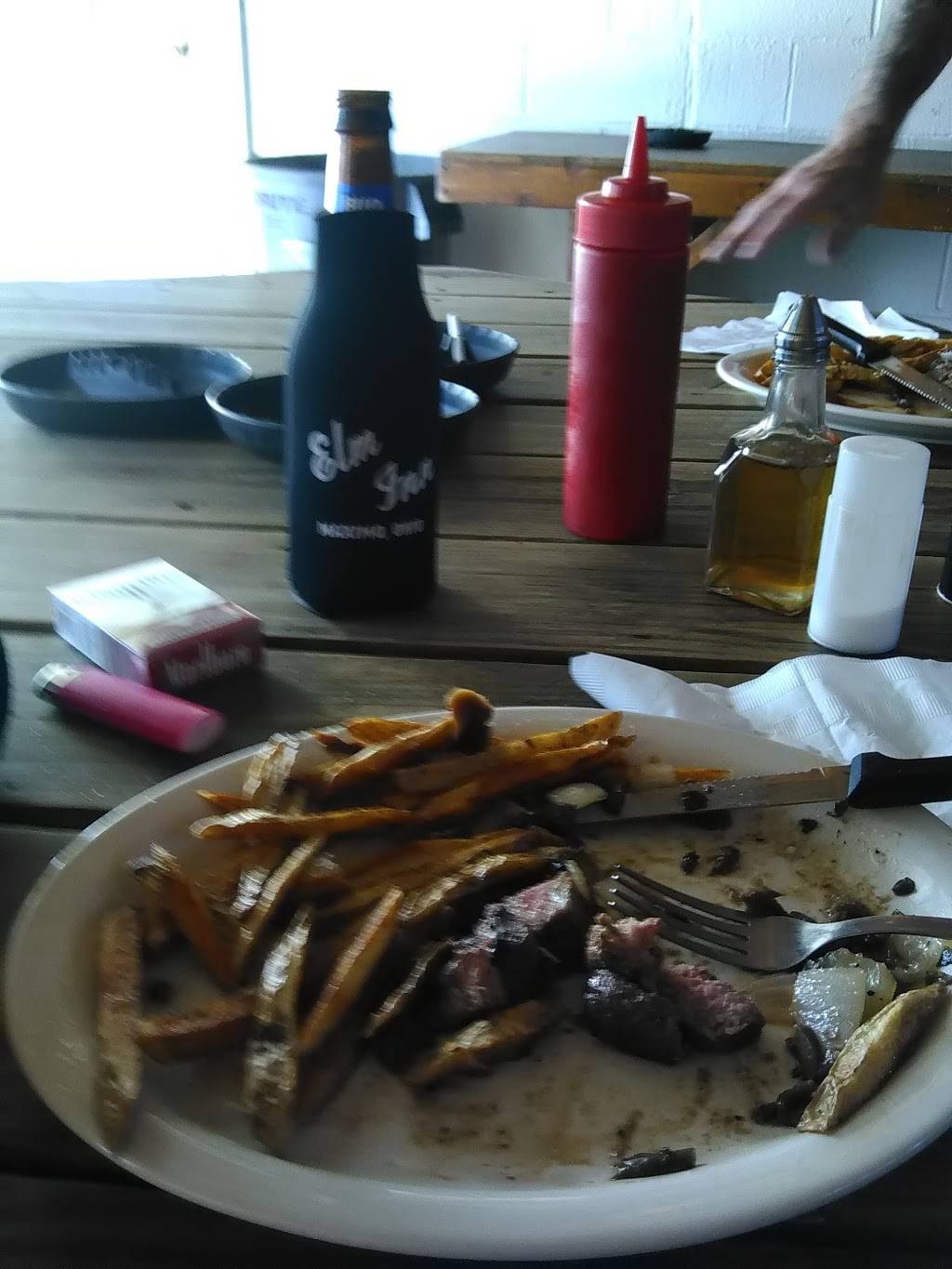 Elm Inn | restaurant | 6786 Meese Rd NE, Alliance, OH 44601, USA | 3308755475 OR +1 330-875-5475