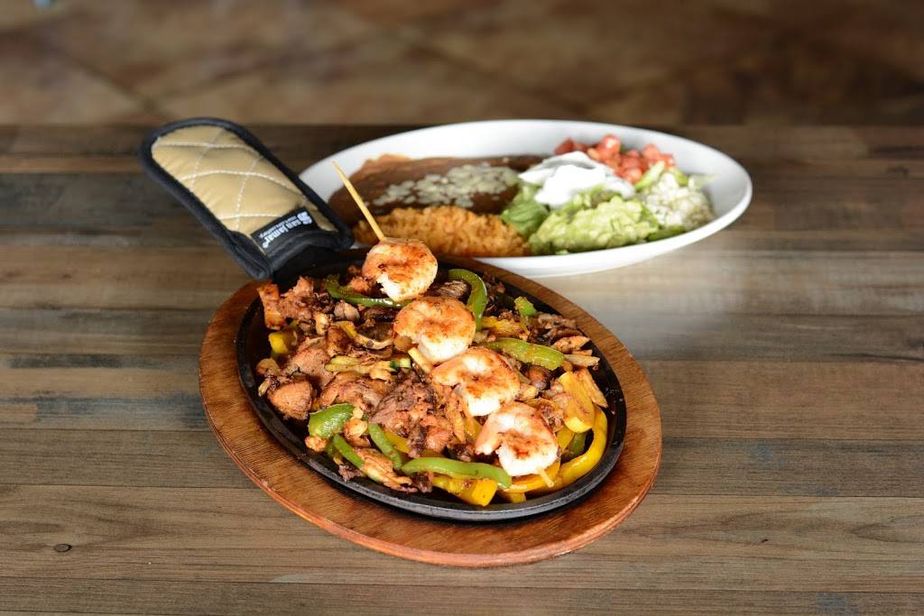 El Zócalo Grill & Cantina | restaurant | 566 Lilac St, Lino Lakes, MN 55014, USA | 6515288854 OR +1 651-528-8854