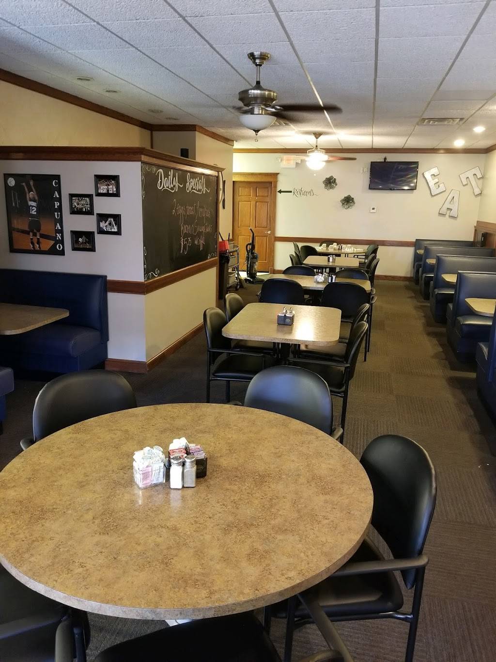 The Cafe At Micheal Ds | restaurant | 1407 Whipple Ave NW, Canton, OH 44708, USA | 3309564385 OR +1 330-956-4385