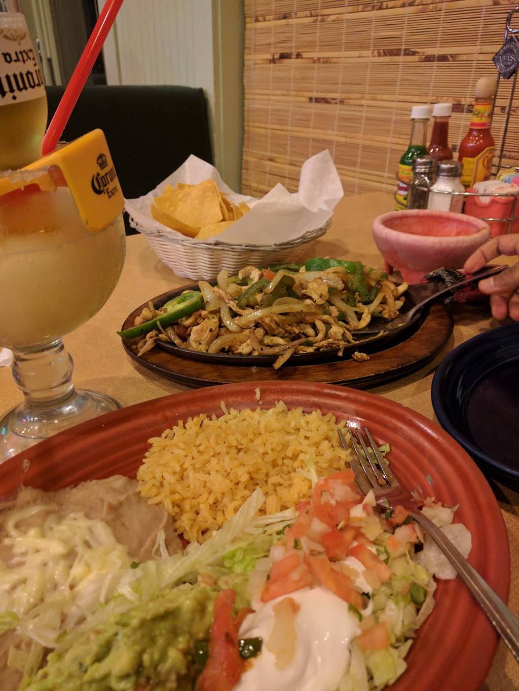 El Toro | restaurant | 3805 Ballybunion Rd, Bloomington, IL 61704, USA | 3096612500 OR +1 309-661-2500