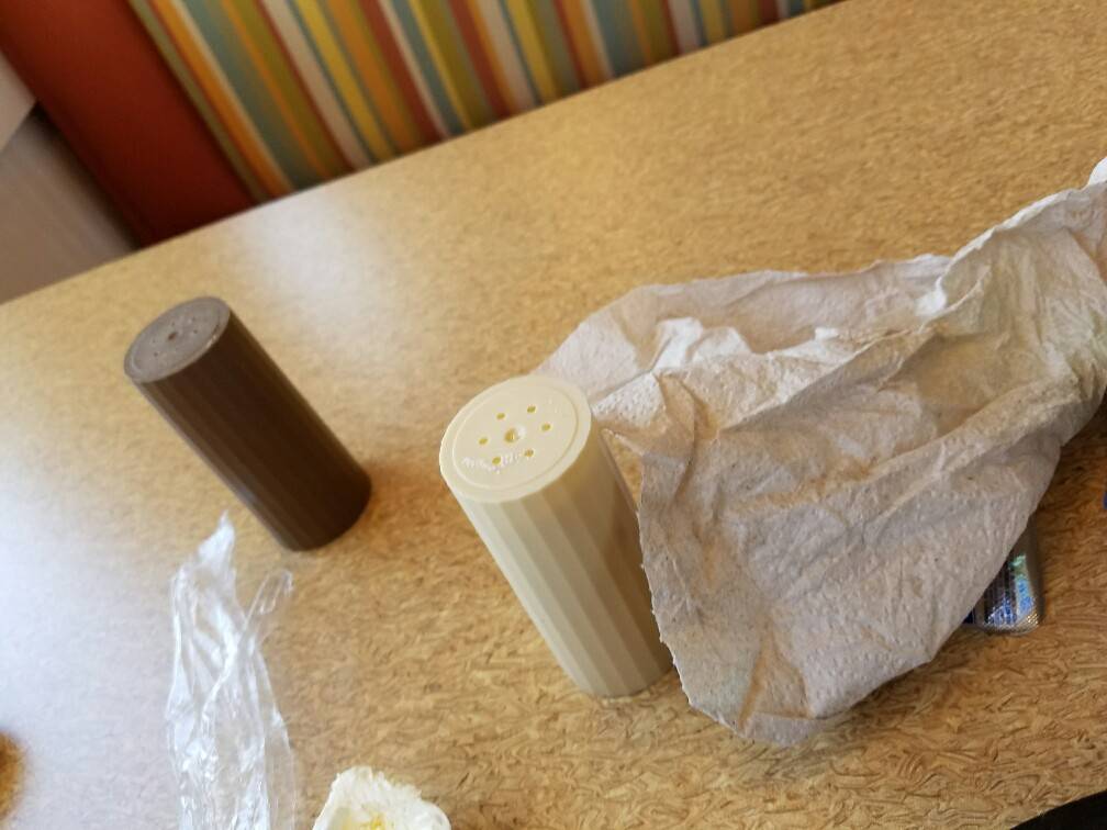 Captain Ds | restaurant | 179 E E.H.Crump Blvd, Memphis, TN 38106, USA | 9017745660 OR +1 901-774-5660