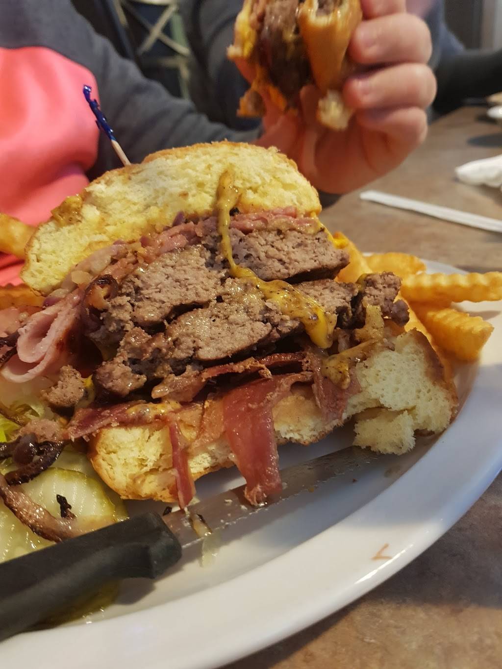 Bills Villager | restaurant | 27195 CA-189, Blue Jay, CA 92317, USA | 9093379069 OR +1 909-337-9069