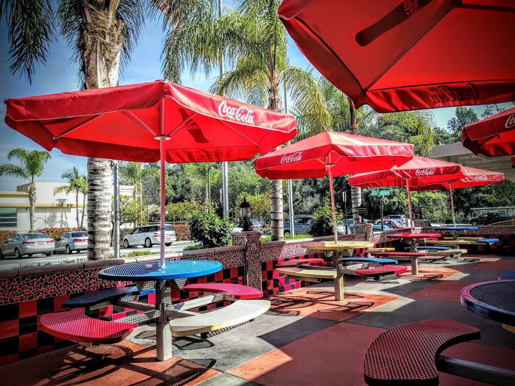 Legends Classic Diner | restaurant | 1155 E Rte 66, Glendora, CA 91740, USA | 6268522700 OR +1 626-852-2700