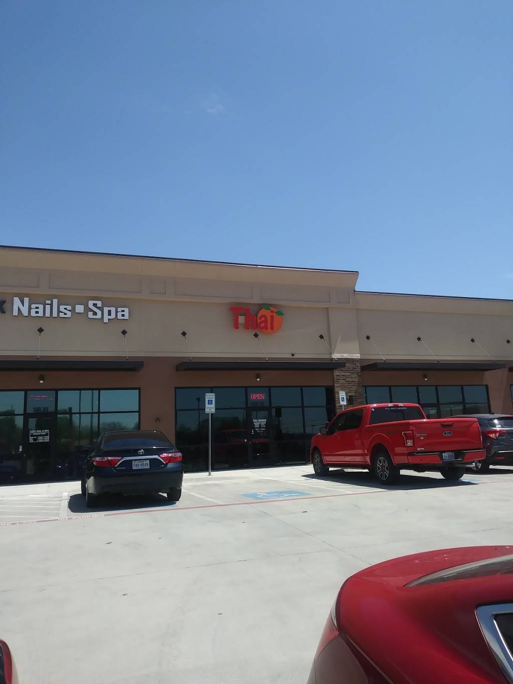 Thai Orange Cuisine | restaurant | 6060 Rocky Point Trail #300, Lake Worth, TX 76135, USA | 6823129555 OR +1 682-312-9555