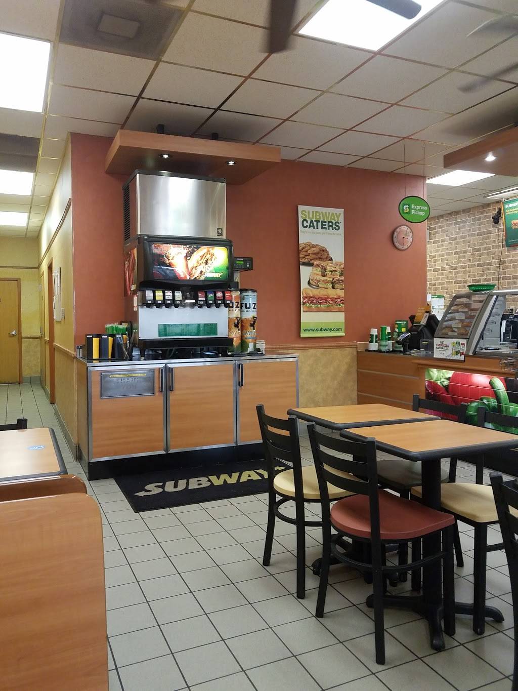 Subway | restaurant | 803 W Cleveland St, Heyworth, IL 61745, USA | 3094733580 OR +1 309-473-3580