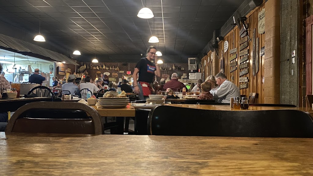 Belles Chicken Dinner House | restaurant | 2002 N, Clack St, Abilene, TX 79603, USA | 3256777100 OR +1 325-677-7100