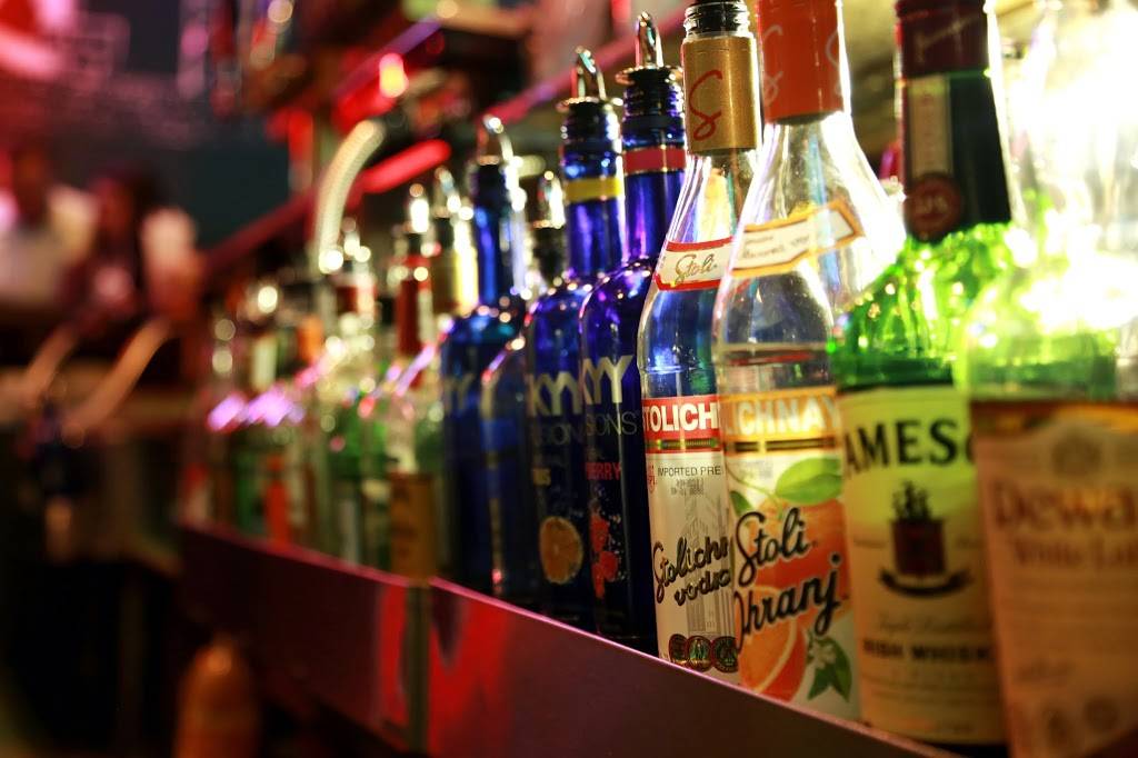 Christopher Martins Restaurant | restaurant | 860 State St, New Haven, CT 06511, USA | 2037768835 OR +1 203-776-8835