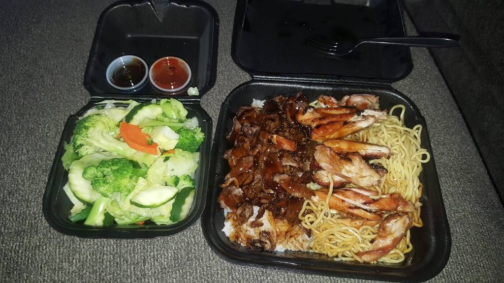 Yogis Grill | restaurant | 70 S Val Vista Dr, Gilbert, AZ 85296, USA | 4806337000 OR +1 480-633-7000