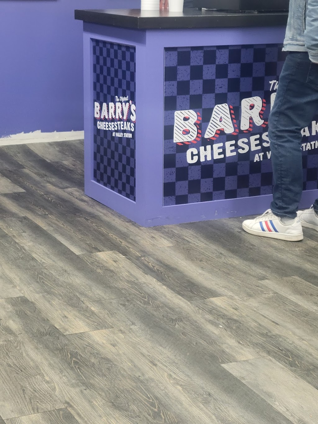 Barrys Cheesesteaks | restaurant | 5408 Valley Station Rd, Louisville, KY 40272, USA | 5026182288 OR +1 502-618-2288