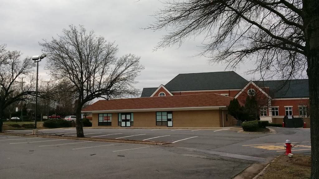 McDonalds | restaurant | 3924 Old Lee Hwy, Fairfax, VA 22030, USA | 7032737570 OR +1 703-273-7570