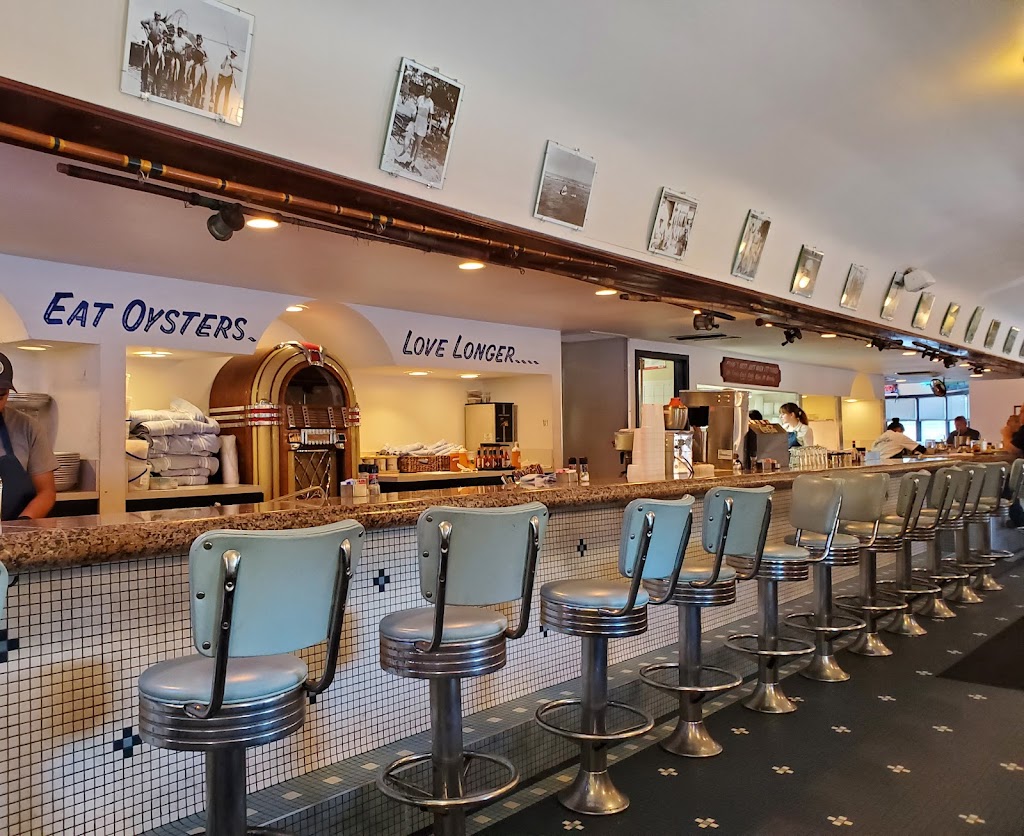 Goode Company Seafood | restaurant | 2621 Westpark Dr, Houston, TX 77098, USA | 7135237154 OR +1 713-523-7154