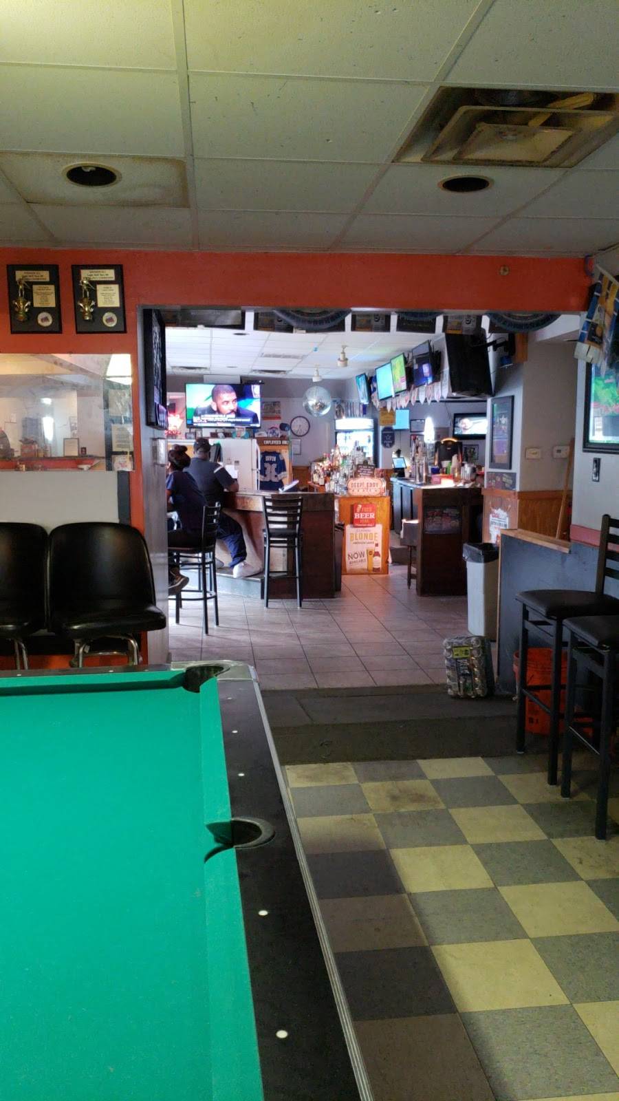 The CORNER LOUNGE | restaurant | 105 Crain Hwy, Upper Marlboro, MD 20774, USA | 3012493841 OR +1 301-249-3841