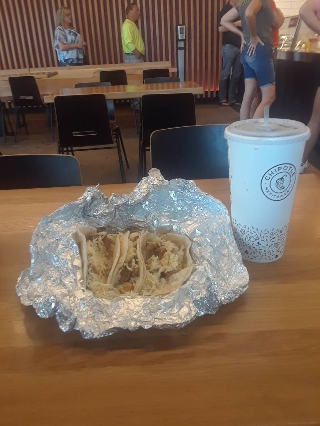 Chipotle Mexican Grill | restaurant | 6314 N Chatham Ave, Kansas City, MO 64151, USA | 8165840603 OR +1 816-584-0603