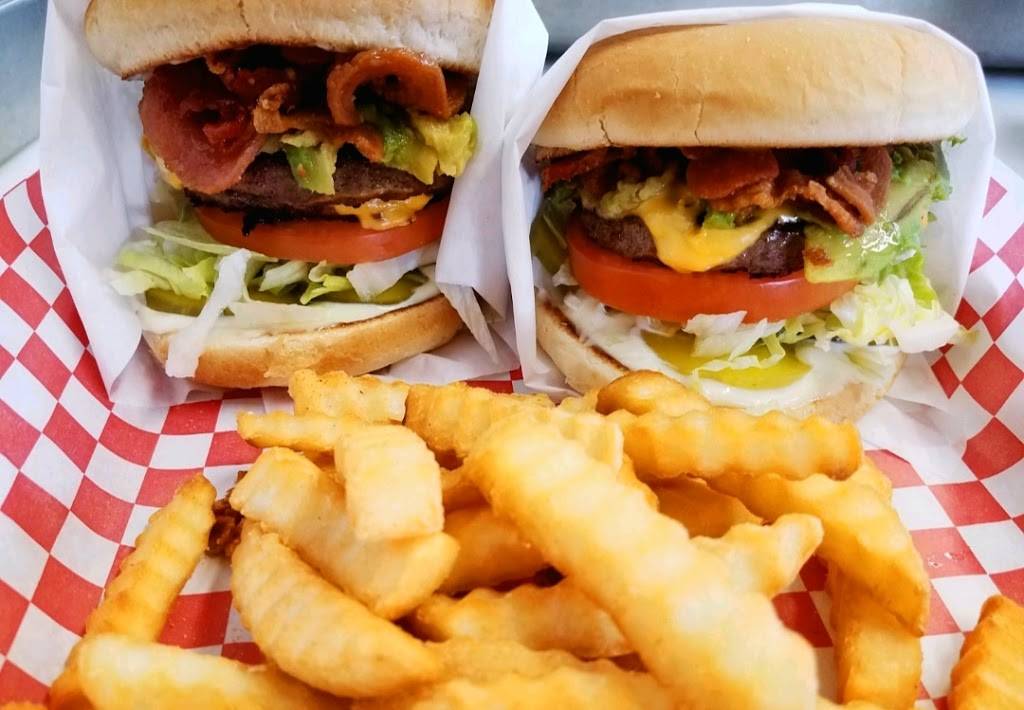 Carousel Drive In | restaurant | 901 Woodrow Ave, Bakersfield, CA 93308, USA | 6613998950 OR +1 661-399-8950