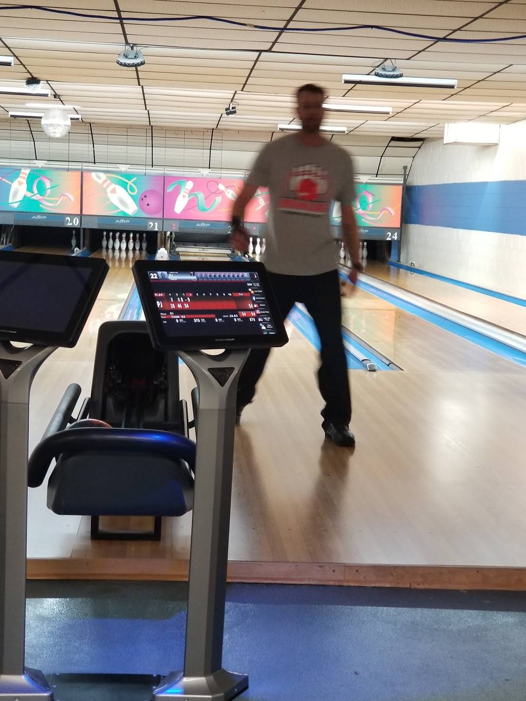 Holiday Bowl | meal takeaway | 11400 Jefferson Davis Hwy, Richmond, VA 23237, USA | 8047485635 OR +1 804-748-5635