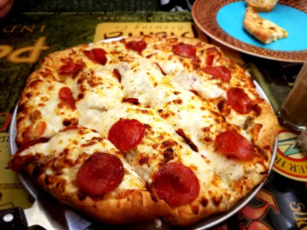 Charlestown Pizza Company | restaurant | 850 Main St, Charlestown, IN 47111, USA | 8122562699 OR +1 812-256-2699