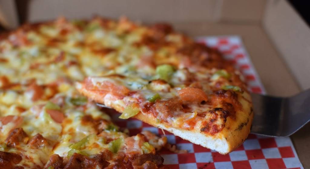 Mountain Shores Pizza | restaurant | 582 Cameron St, Collingwood, ON L9Y 2J3, Canada | 7054458706 OR +1 705-445-8706