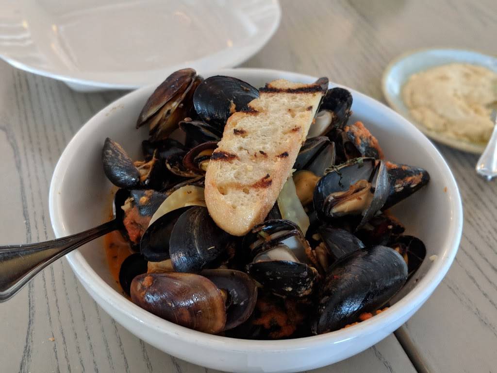 Siros Restaurant | restaurant | 307 Victory Rd, Quincy, MA 02171, USA | 6174724500 OR +1 617-472-4500