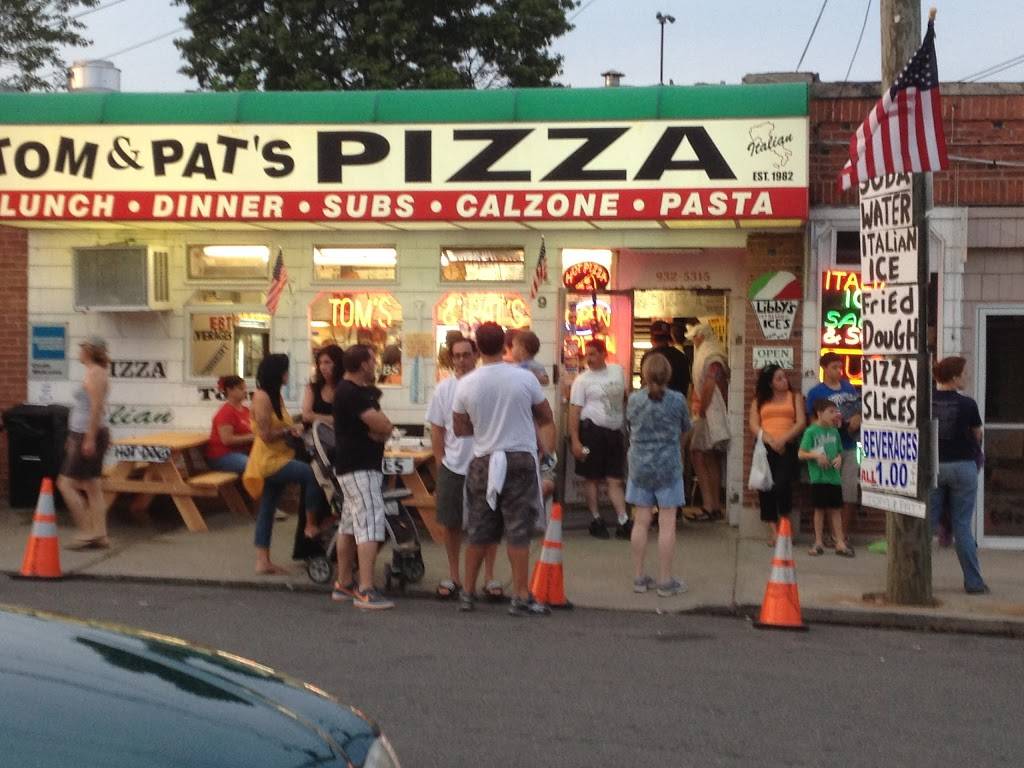 Tom & Pats Pizza | restaurant | 9 Prospect Ave, West Haven, CT 06516, USA | 2039325315 OR +1 203-932-5315