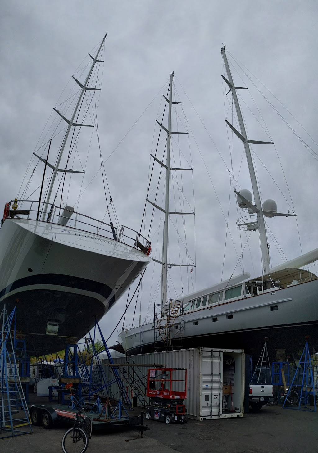 Newport Shipyard & Marina | restaurant | 1 Washington St, Newport, RI 02840, USA | 4018466000 OR +1 401-846-6000