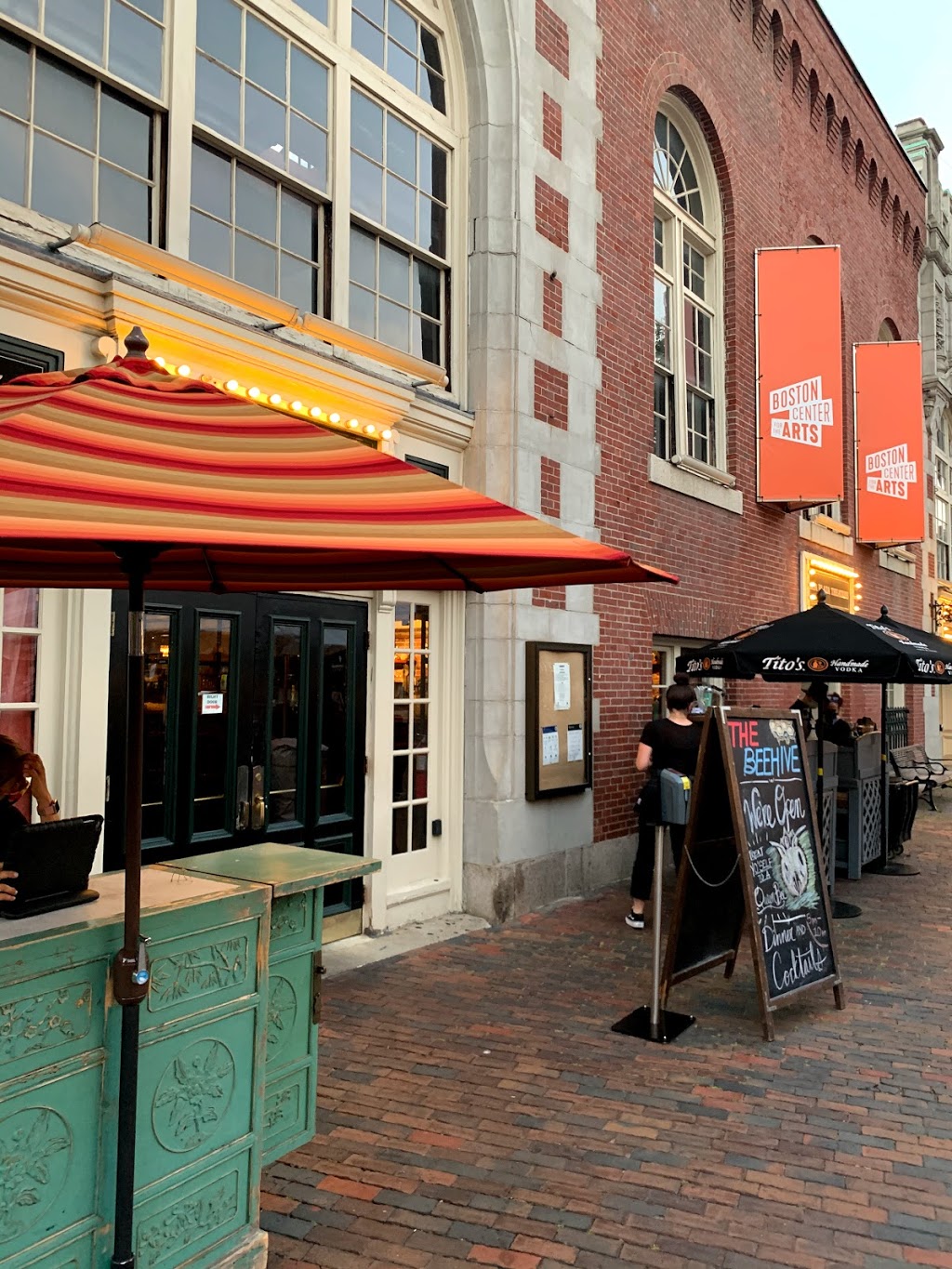 Beehive Restaurant | night club | 541 Tremont St, Boston, MA 02116, USA | 6174230069 OR +1 617-423-0069