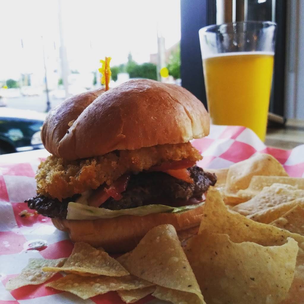 Waylons Feed and Firewater | restaurant | 3939 Shelbyville Rd, Louisville, KY 40207, USA | 5028735580 OR +1 502-873-5580