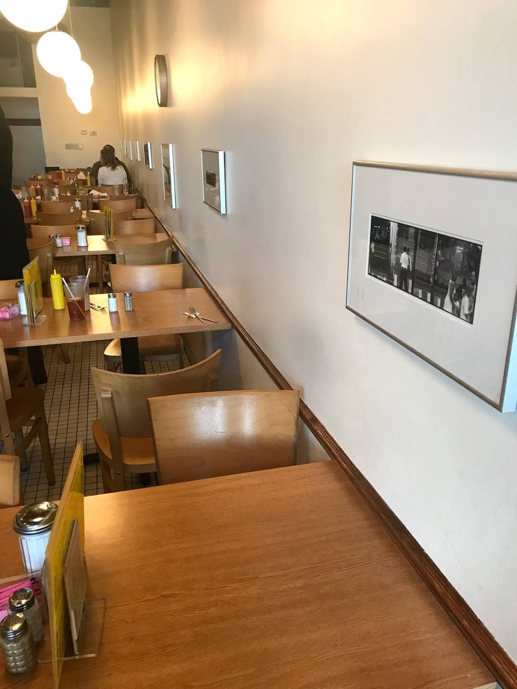 Russell Street Deli | restaurant | 2465 Russell St, Detroit, MI 48207, USA | 3135672900 OR +1 313-567-2900