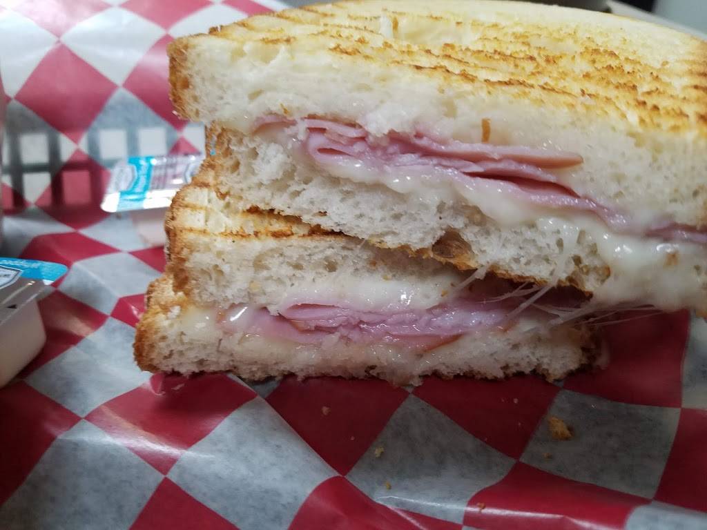 Soup Otzies | restaurant | 3950 S Howell Ave, Milwaukee, WI 53207, USA | 4147479670 OR +1 414-747-9670