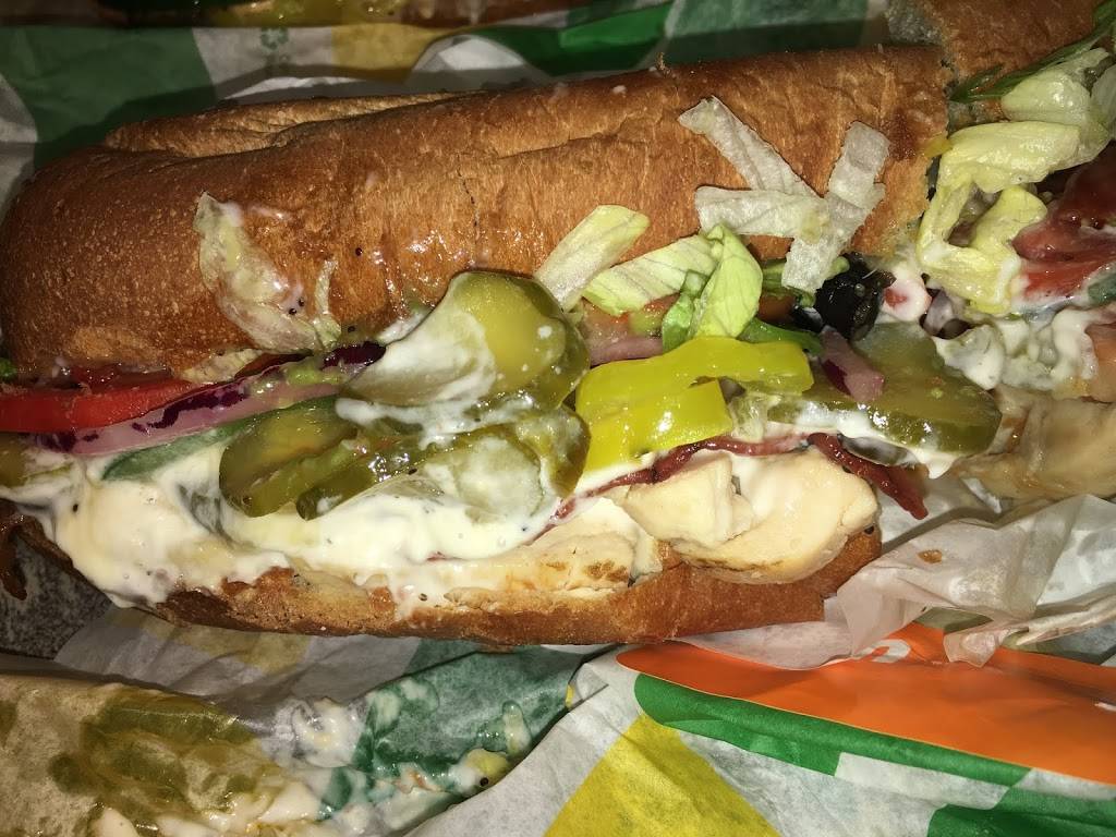 Subway Restaurants | restaurant | Campus Shoppes, 110 E 10th St Suite 100, Greenville, NC 27858, USA | 2526956569 OR +1 252-695-6569