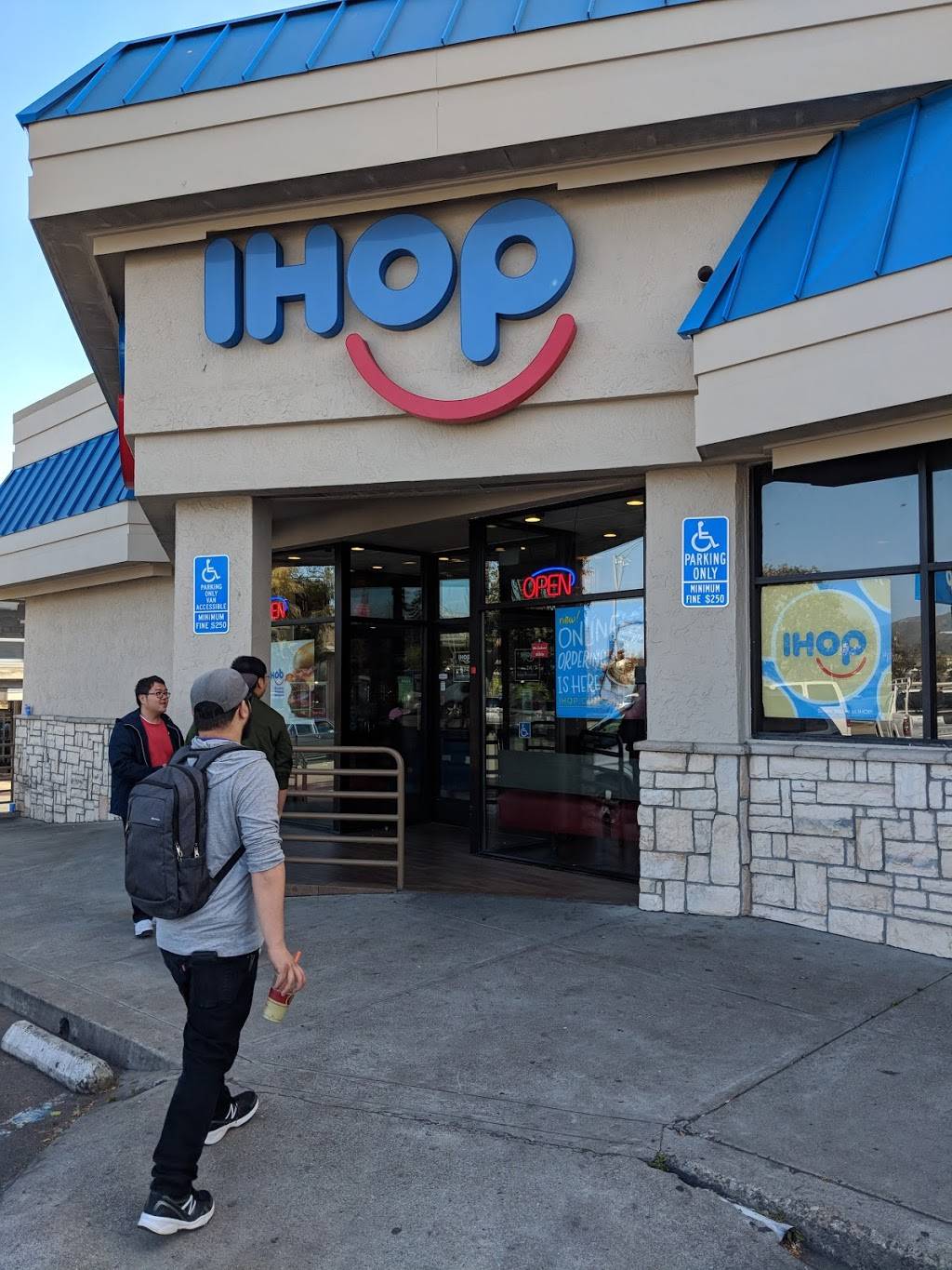 IHOP | restaurant | 2398 Junipero Serra Blvd, Daly City, CA 94015, USA | 6509928887 OR +1 650-992-8887